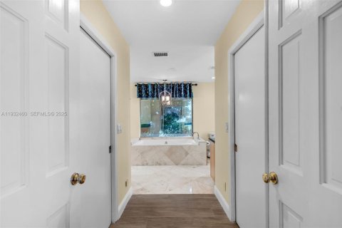 Casa en venta en Tamarac, Florida, 4 dormitorios, 343.92 m2 № 1992349 - foto 25