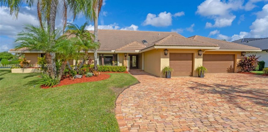 Casa en Tamarac, Florida 4 dormitorios, 343.92 m2 № 1992349
