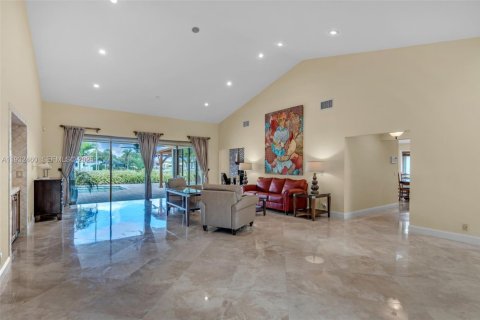 Casa en venta en Tamarac, Florida, 4 dormitorios, 343.92 m2 № 1992349 - foto 2