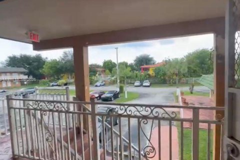 Condo in Miami Gardens, Florida  № 1862609 - photo 6