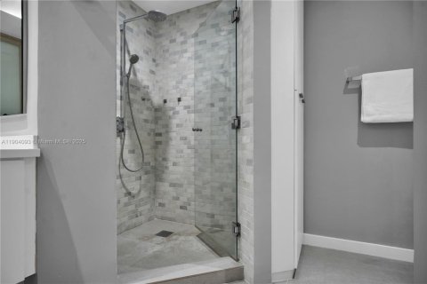 Condo in Miami Beach, Florida, 2 bedrooms  № 1970267 - photo 20