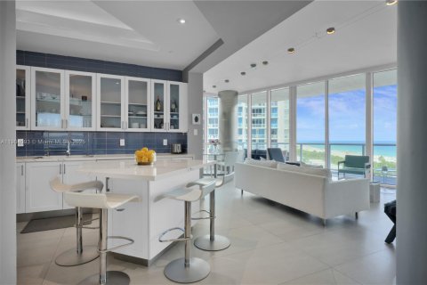 Condo in Miami Beach, Florida, 2 bedrooms  № 1970267 - photo 10