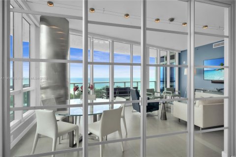Condo in Miami Beach, Florida, 2 bedrooms  № 1970267 - photo 25