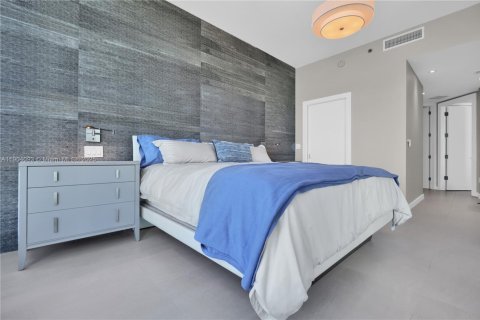 Condo in Miami Beach, Florida, 2 bedrooms  № 1970267 - photo 16