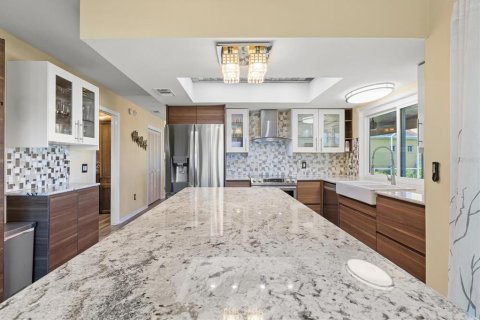Villa ou maison à vendre à Apollo Beach, Floride: 4 chambres, 194.35 m2 № 1916184 - photo 16