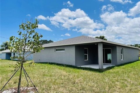 House in Port St. Lucie, Florida 4 bedrooms, 169.18 sq.m. № 2250322 - photo 19