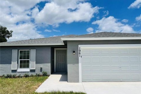 House in Port St. Lucie, Florida 4 bedrooms, 169.18 sq.m. № 2250322 - photo 2