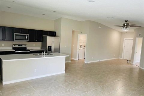 House in Port St. Lucie, Florida 4 bedrooms, 169.18 sq.m. № 2250322 - photo 5