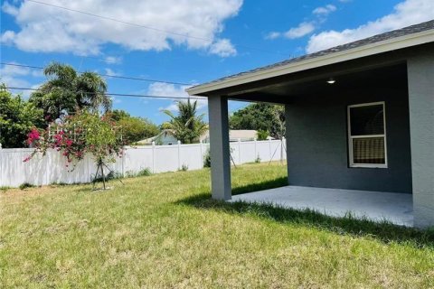 House in Port St. Lucie, Florida 4 bedrooms, 169.18 sq.m. № 2250322 - photo 18