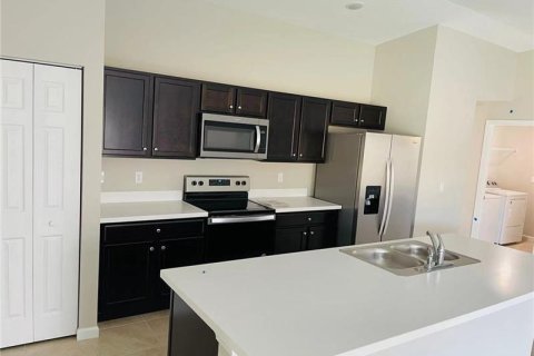 House in Port St. Lucie, Florida 4 bedrooms, 169.18 sq.m. № 2250322 - photo 4