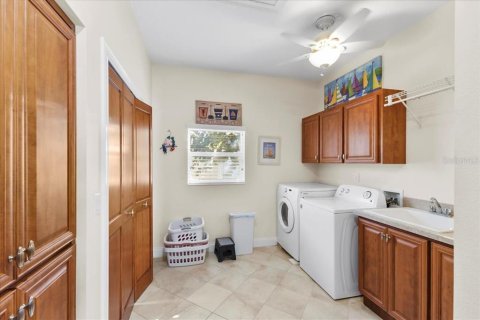 Villa ou maison à vendre à New Smyrna Beach, Floride: 5 chambres, 370.68 m2 № 2195974 - photo 27