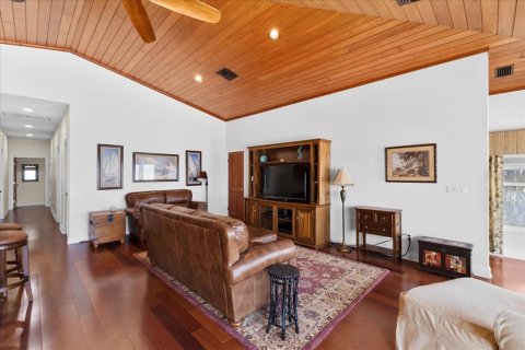 Villa ou maison à vendre à New Smyrna Beach, Floride: 5 chambres, 370.68 m2 № 2195974 - photo 15