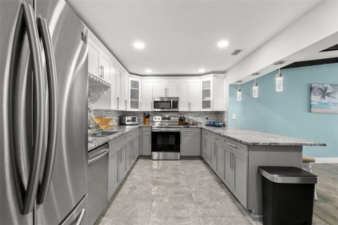 Casa en venta en Clearwater, Florida, 3 dormitorios, 142.14 m2 № 1826701 - foto 13