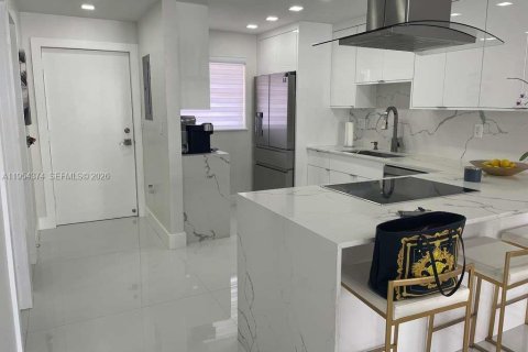 Copropriété à louer à Miami Beach, Floride: 1 chambre, 71.53 m2 № 2010984 - photo 12