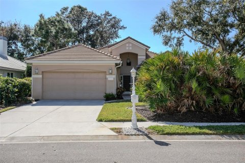 House in University Park, Florida 3 bedrooms, 179.67 sq.m. № 2094181 - photo 4