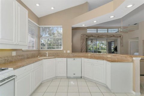 House in University Park, Florida 3 bedrooms, 179.67 sq.m. № 2094181 - photo 29