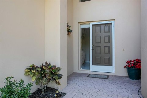 House in University Park, Florida 3 bedrooms, 179.67 sq.m. № 2094181 - photo 6