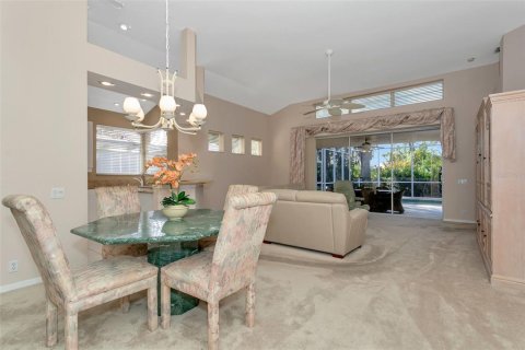 House in University Park, Florida 3 bedrooms, 179.67 sq.m. № 2094181 - photo 16