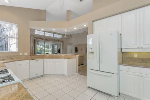 House in University Park, Florida 3 bedrooms, 179.67 sq.m. № 2094181 - photo 27