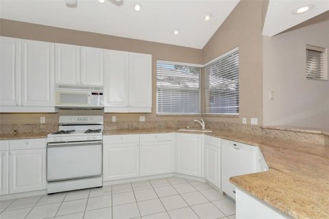 House in University Park, Florida 3 bedrooms, 179.67 sq.m. № 2094181 - photo 28
