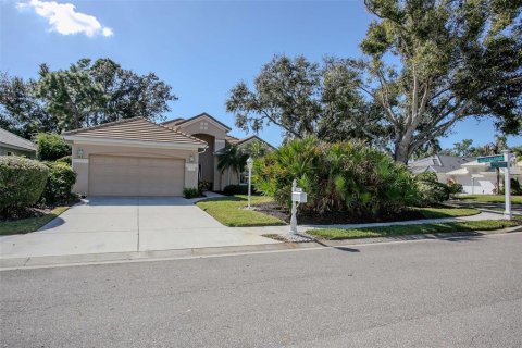House in University Park, Florida 3 bedrooms, 179.67 sq.m. № 2094181 - photo 2