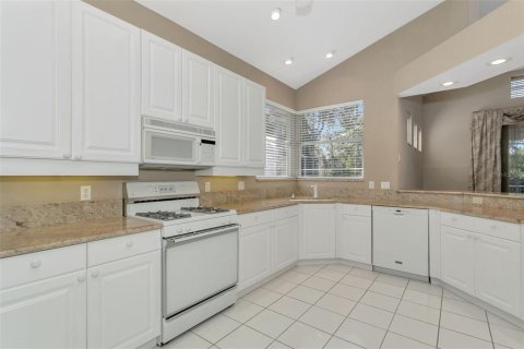 House in University Park, Florida 3 bedrooms, 179.67 sq.m. № 2094181 - photo 26