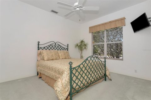 House in University Park, Florida 3 bedrooms, 179.67 sq.m. № 2094181 - photo 13