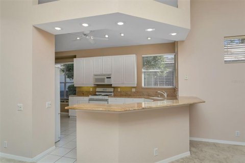 House in University Park, Florida 3 bedrooms, 179.67 sq.m. № 2094181 - photo 25