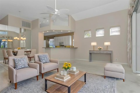 House in University Park, Florida 3 bedrooms, 179.67 sq.m. № 2094181 - photo 21