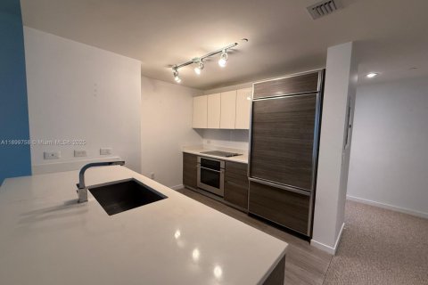 Снять в аренду кондоминиум в Майами, Флорида 1 спальня, 85.75м2, № 1951313 - фото 3