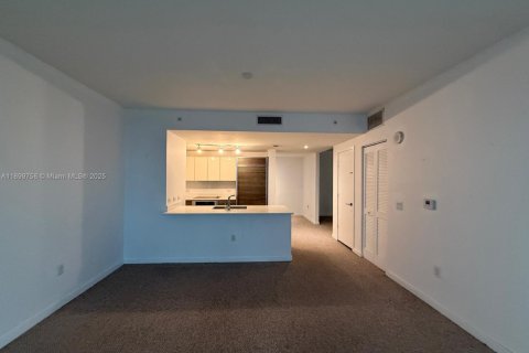 Снять в аренду кондоминиум в Майами, Флорида 1 спальня, 85.75м2, № 1951313 - фото 4