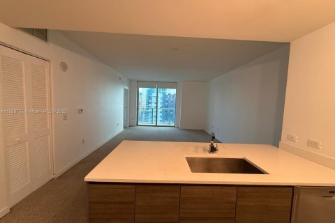 Снять в аренду кондоминиум в Майами, Флорида 1 спальня, 85.75м2, № 1951313 - фото 5