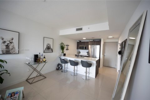 Снять в аренду кондоминиум в Майами, Флорида 1 спальня, 65.59м2, № 2059125 - фото 2