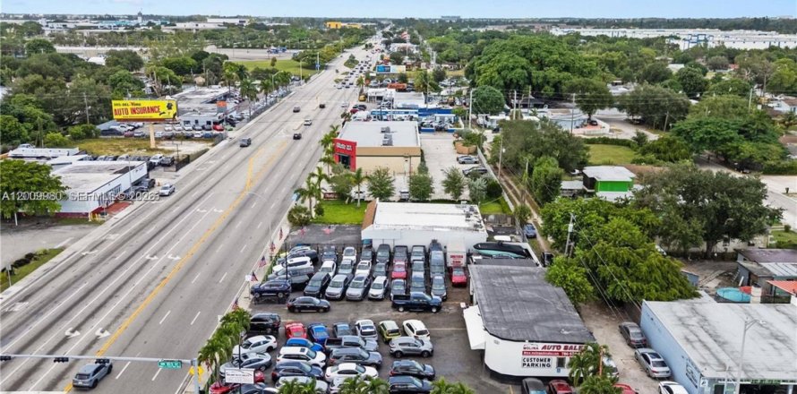 Propiedad comercial en Miami, Florida № 2089865