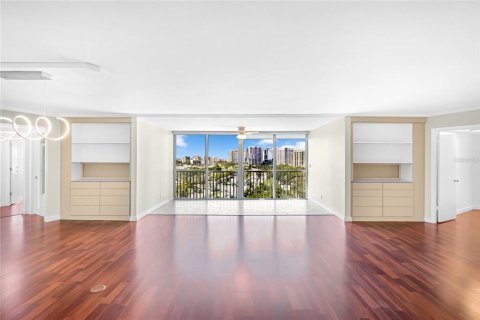 Condo in Sarasota, Florida, 2 bedrooms  № 2208684 - photo 4