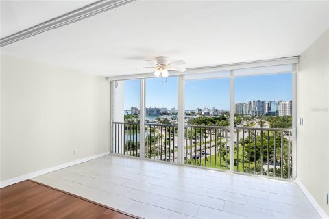 Condo in Sarasota, Florida, 2 bedrooms  № 2208684 - photo 6