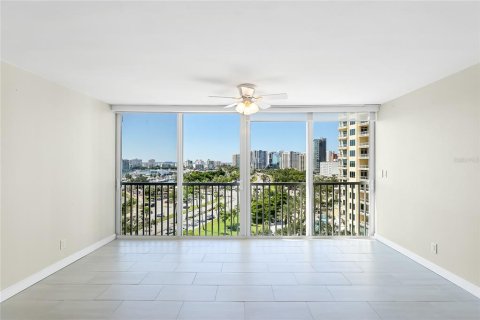 Condo in Sarasota, Florida, 2 bedrooms  № 2208684 - photo 8