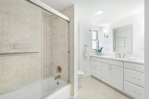 Condo in Sarasota, Florida, 2 bedrooms  № 2208684 - photo 23