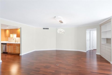 Condo in Sarasota, Florida, 2 bedrooms  № 2208684 - photo 10