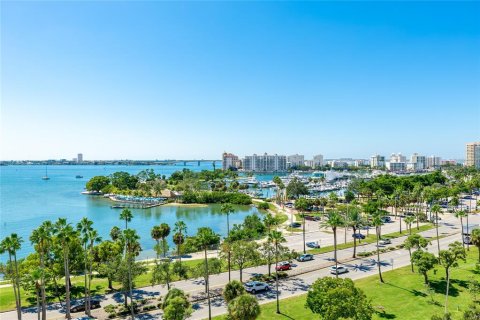 Condo in Sarasota, Florida, 2 bedrooms  № 2208684 - photo 2