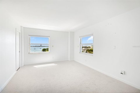 Condo in Sarasota, Florida, 2 bedrooms  № 2208684 - photo 13