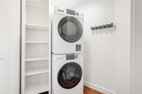 Condo in Sarasota, Florida, 2 bedrooms  № 2208684 - photo 25