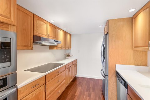 Condo in Sarasota, Florida, 2 bedrooms  № 2208684 - photo 12