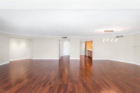 Condo in Sarasota, Florida, 2 bedrooms  № 2208684 - photo 9