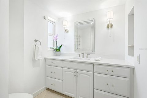 Condo in Sarasota, Florida, 2 bedrooms  № 2208684 - photo 24