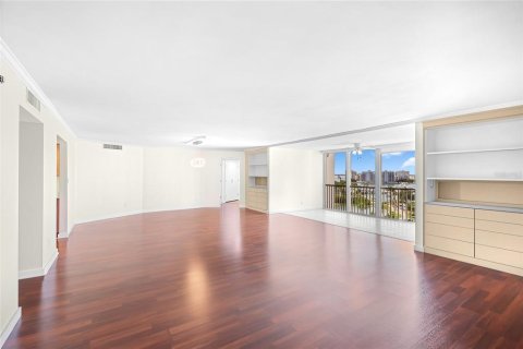 Condo in Sarasota, Florida, 2 bedrooms  № 2208684 - photo 5