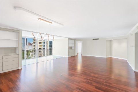 Condo in Sarasota, Florida, 2 bedrooms  № 2208684 - photo 7