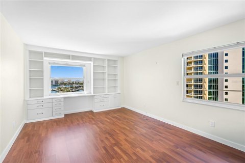 Condo in Sarasota, Florida, 2 bedrooms  № 2208684 - photo 19