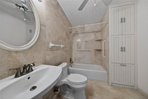 House in Oakland Park, Florida 3 bedrooms, 112.23 sq.m. № 2008509 - photo 9