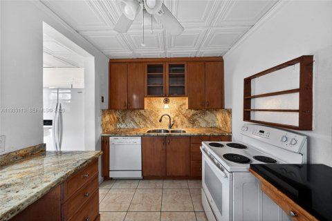 House in Oakland Park, Florida 3 bedrooms, 112.23 sq.m. № 2008509 - photo 4